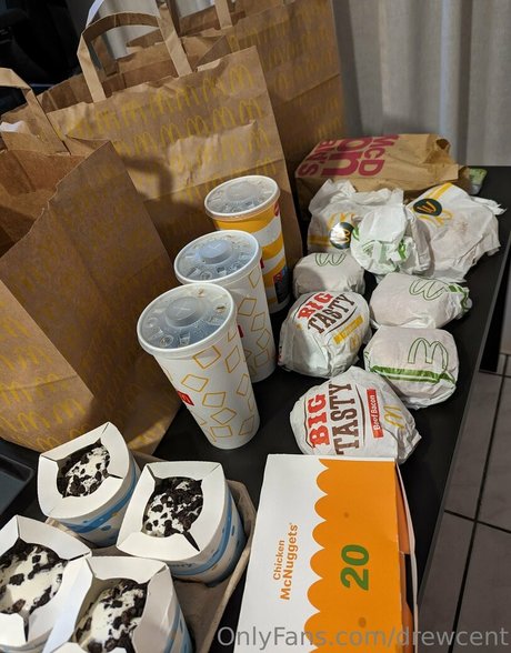 弁護士オンリーファンズ ポルノ 画像