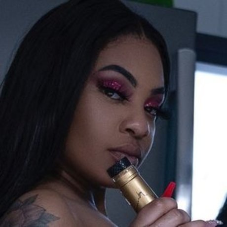 ヌード熟女オンリーファンズ セクシー裸 画像