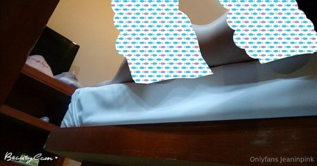 小さなおっぱいオンリーファンズ セクシー裸 ギャラリー