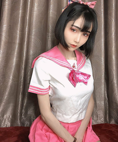 valentine8 official ポルノスター 裸 写真