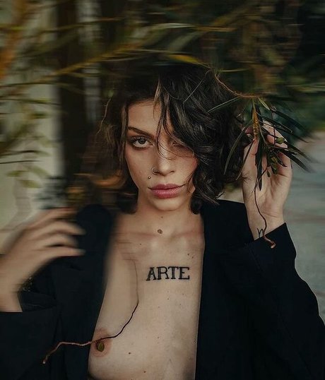 Skinnygirlonfire ポルノスター エロティック 画像