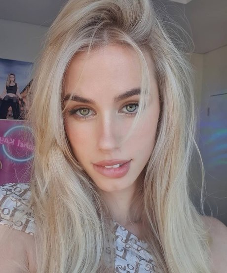 スキニーモデルオンリーファンズ 無料ヌード ギャラリー