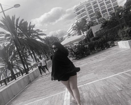 オンリーファンズの動画 美しい裸 画像