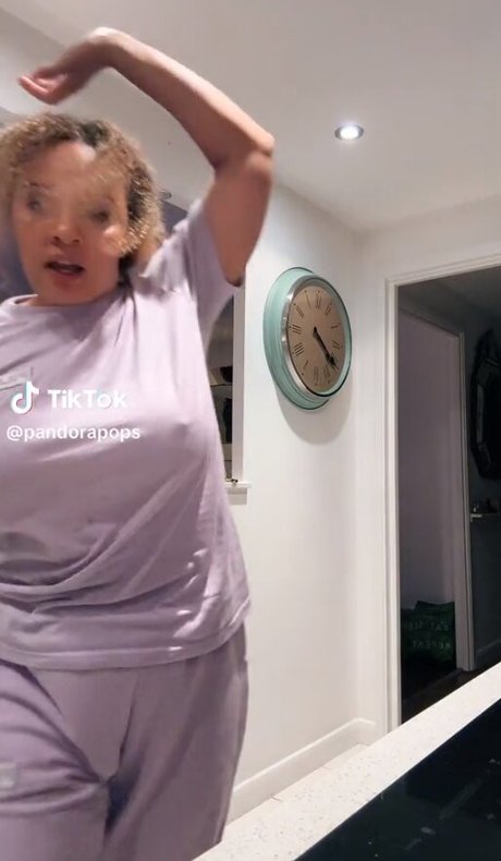 Pandora Christie ポルノスター パーフェクト 画像