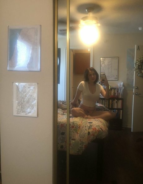 かわいいブロンドのオンリーファンズ 無料 写真