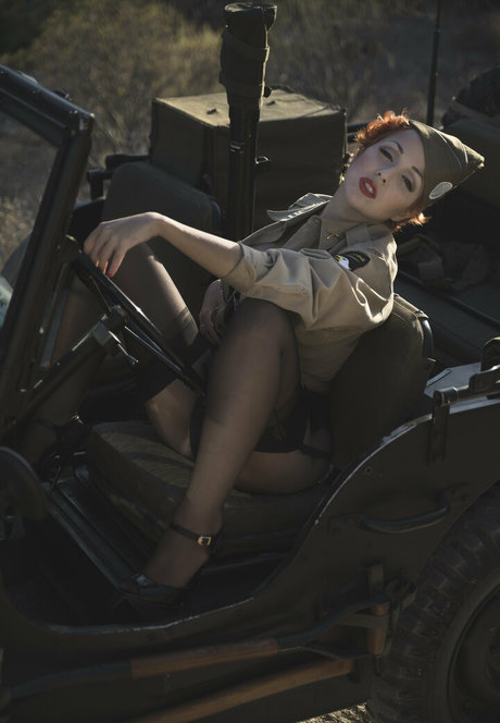 ヌード熟女オンリーファンズ エロ 写真