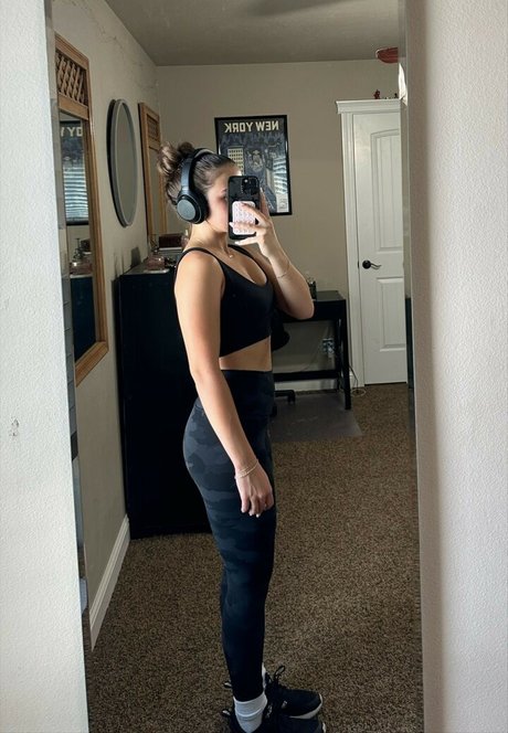 金髪の顔射オンリーファンズ ホットヌード 画像