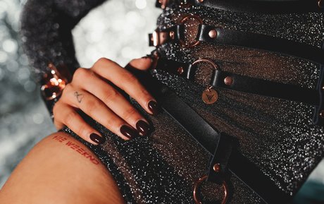 Noussaanissa 完璧なモデル 画像