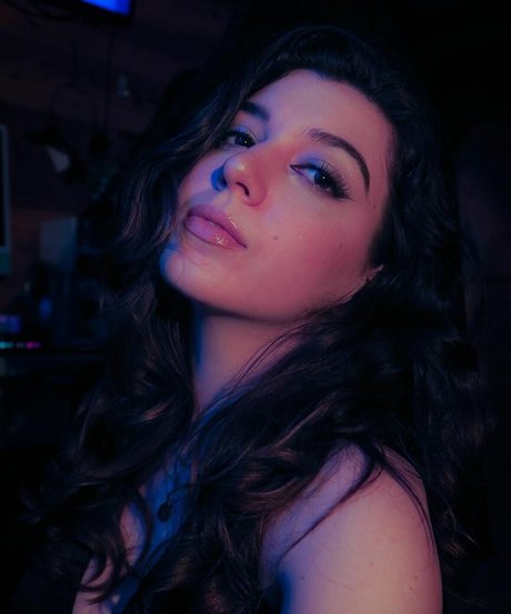 ぽっちゃりブルネットオンリーファンズ ポルノ 写真