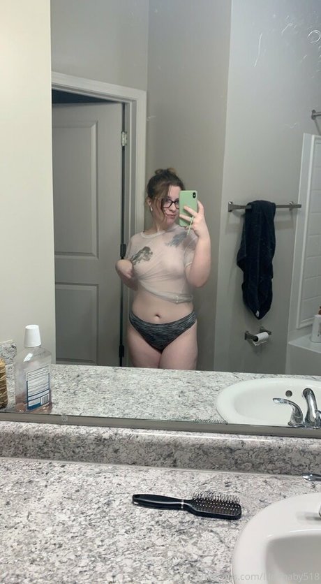 ティーングラスオンリーファン アダルト 写真