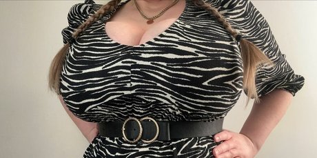 BustyQueen32M 無料モデル アーカイブ