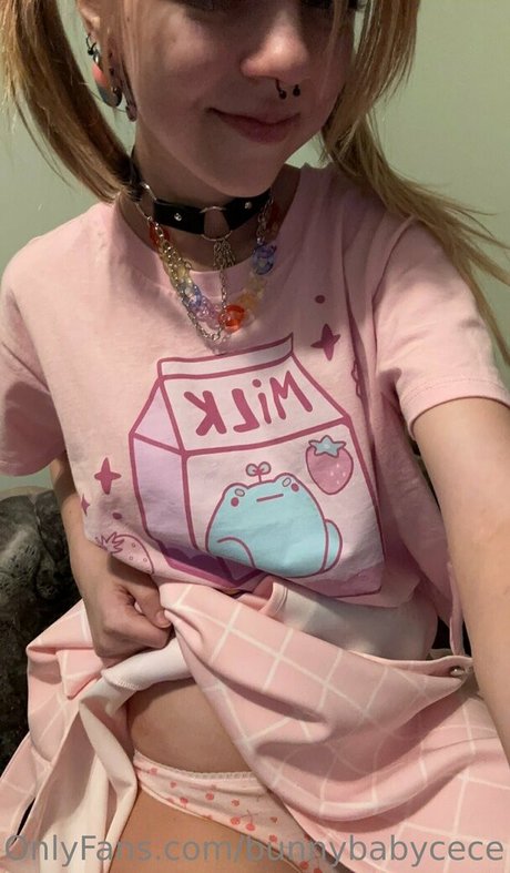 Bunnybabycece エロティックなスター 写真