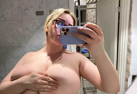 中出しプリンセスオンリーファンズ 無料エロ 画像