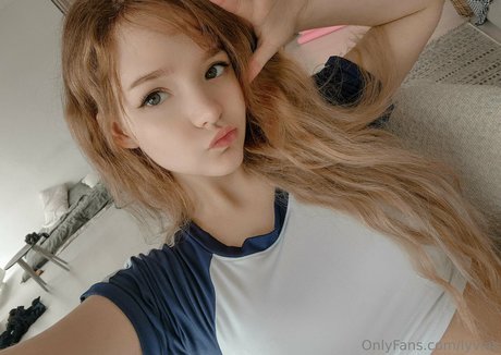 ミラーセルフィーオンリーファンズ 無料エロ 写真