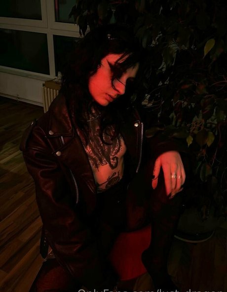 ティーンフィンガリングオンリーファンズ 裸 ギャラリー