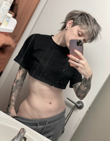 レズビアン乱交オンリーファンズ 無料 画像