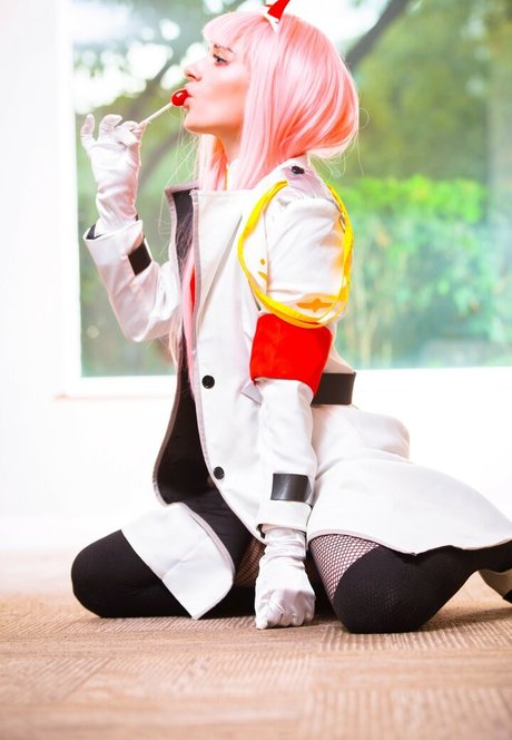 心理学者オンリーファンズ 無料セクシー 画像