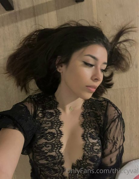 ThiccyVal セクシーなポルノスター ギャラリー