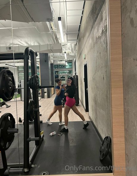 ThiccyVal セクシーなスター 写真