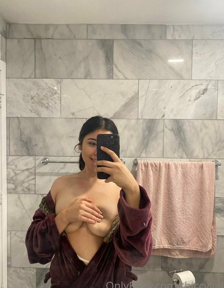 パンツを食い込ませるオンリーファンズ 無料ヌード 写真