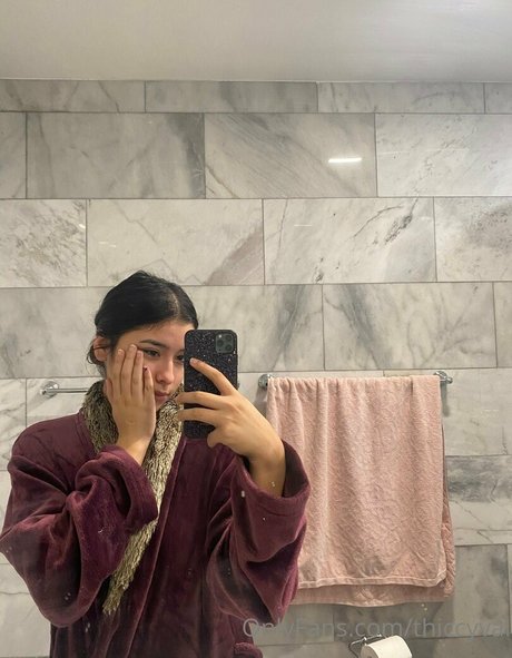 ThiccyVal かわいいスター 写真