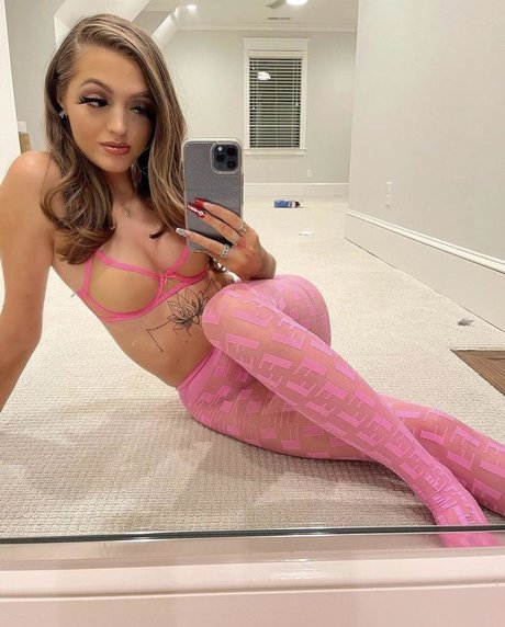 小さいチンポのシーメールオンリーファンズ xxx 画像