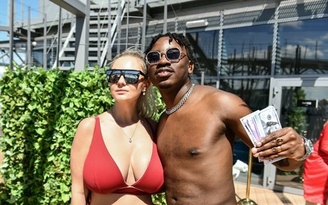 アウトドア 熟女 オンリーファンズ えろた 画像