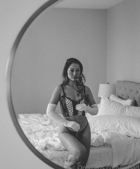 ヌード熟女オンリーファンズ ホットセックス 写真