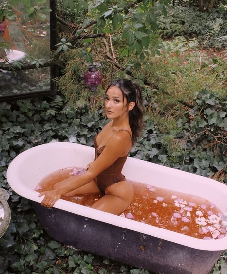 deannarapanotti ヌードモデル 画像