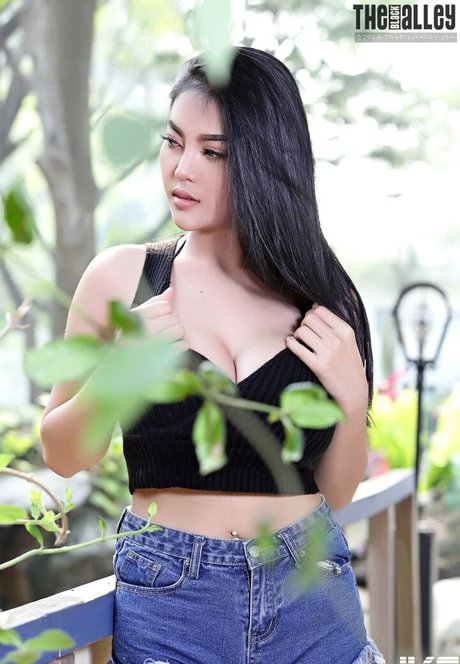 裸の女の子オンリーファンズ ヌード 写真