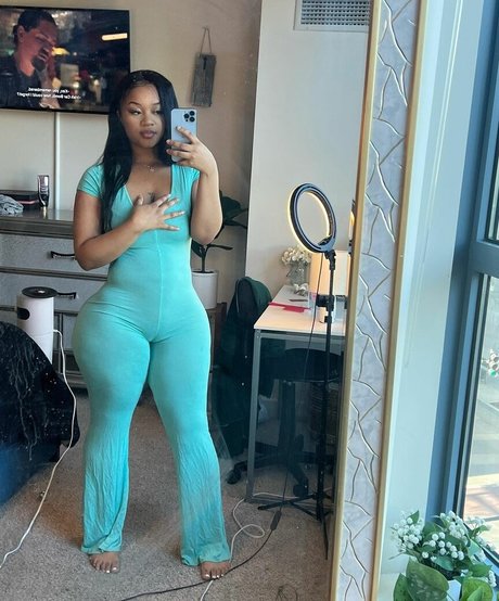 Stormiiy ポルノスター ヌード アーカイブ