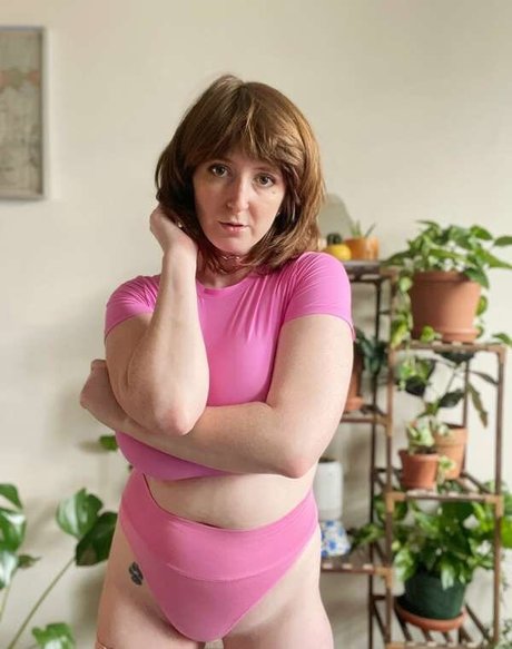 いちごミルクオンリーファンズ 無料裸 写真