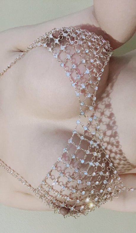 心理学者オンリーファンズ セクシーヌード 画像