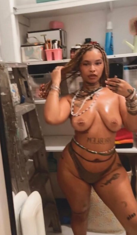 Bleu2lost 裸のポルノスター 写真