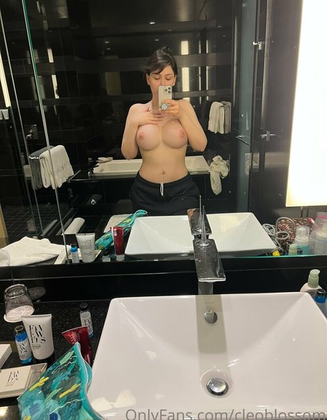 cleoblossom セックスモデル 写真