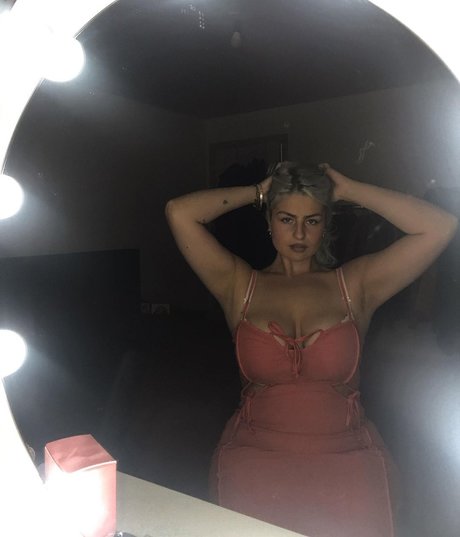 Laura Schepens HDモデル 写真