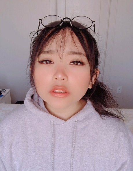 ブロンドのお尻オンリーファンズ アート裸 画像