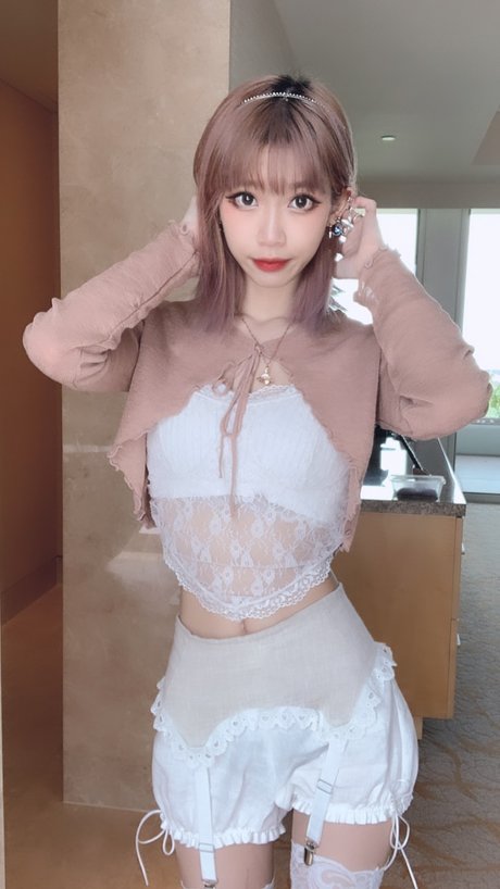 黒髪の熟女オンリーファンズ ホット裸 ギャラリー