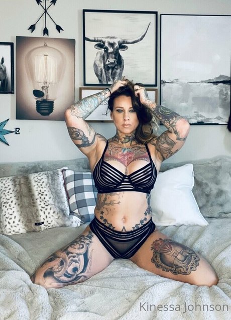 エボニートップオンリーファン ポルノ 画像