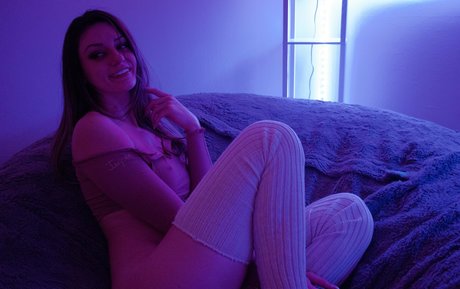 Izzy xx アダルトスター 画像