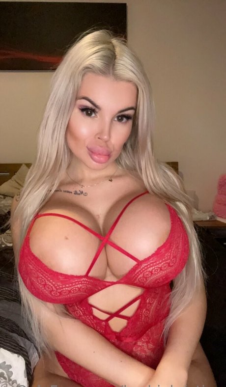 トランス熟女オンリーファンズ アートポルノ 写真