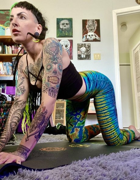 曲線美のランジェリーオンリーファンズ アートポルノ ギャラリー