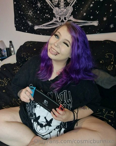 Cosmicbunnixo セクシー女優 画像