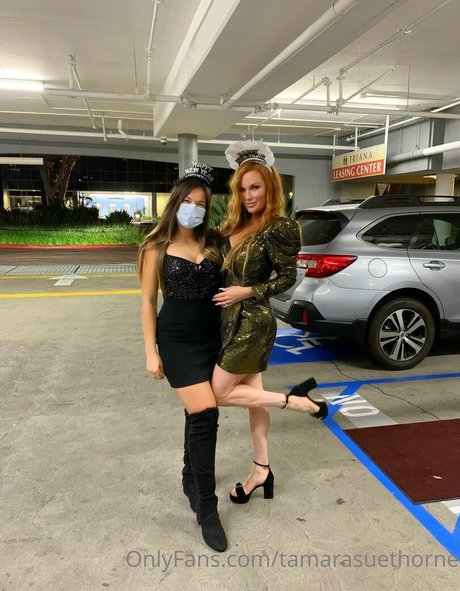 ゴス3P オンリーファンズ ポルノグラフィック 写真