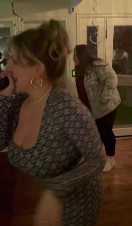 小さなおっぱいオンリーファンズ 裸 アーカイブ