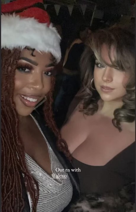 カウガール POV オンリーファンズ エロ 写真