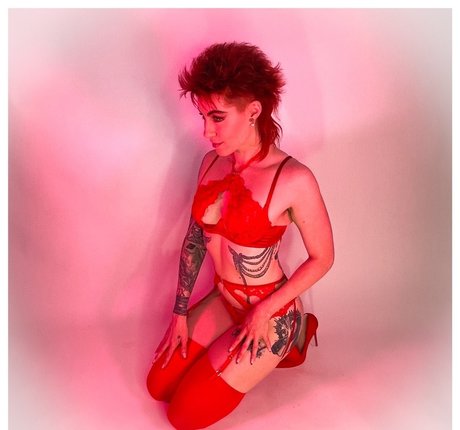 ぽっちゃり妊婦オンリーファンズ アートヌード 画像