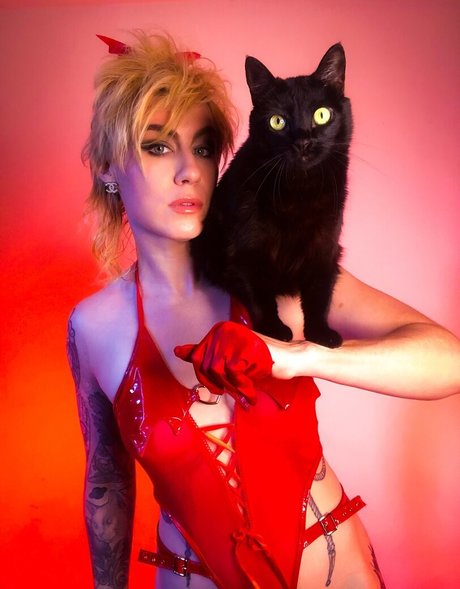 指マン 潮吹き オンリーファンズ ホットポルノ 写真