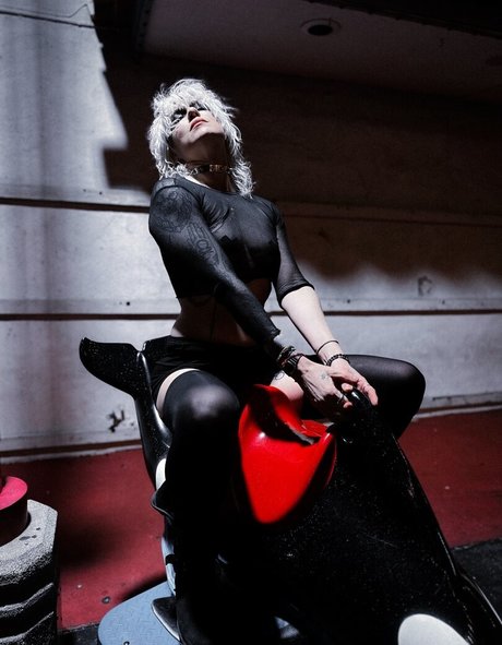 黒髪の熟女オンリーファンズ ホット 写真