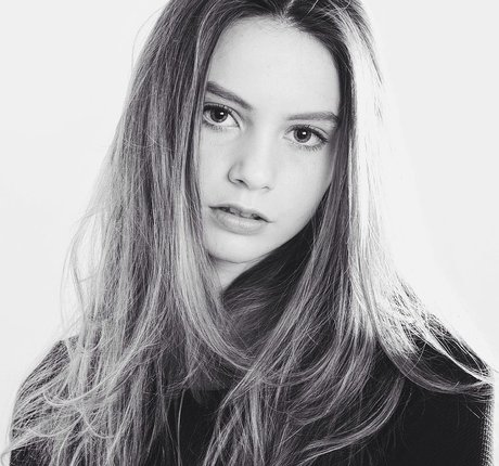 Jordan McEwen エロティックなポルノスター 写真